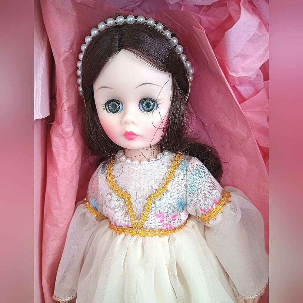 JULIET DOLL FROM "ROMEO & JULIET" BY MADAME ALEXANDER, WITH TAG&ORIGINAL BOX,11"